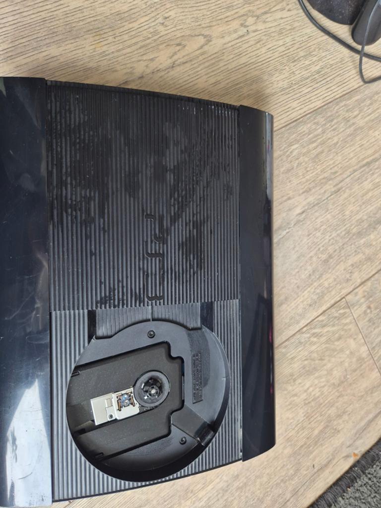 Playstation 3 met spellen en 2 consoles en laadstation., Ophalen of Verzenden, Vanaf 3 jaar