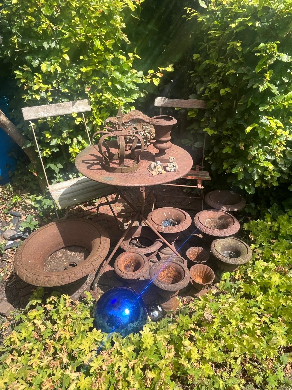 Collectie gietijzeren tuinornamenten, potten, bistroset, Ophalen