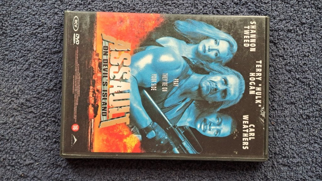 Assault on Devil's Island "Shannon Tweed, Hulk Hogan", Vanaf 16 jaar, Ophalen of Verzenden, Zo goed als nieuw