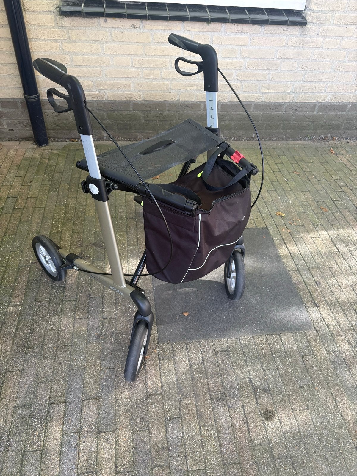 Rehasense Server, lichtgewicht opvouwbare rollator, Ophalen of Verzenden, Lichtgewicht, Gebruikt