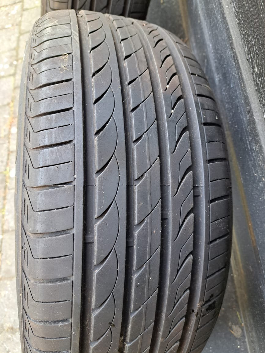 Banden 225/55 R16 voor Audi, BMW, Mercedes, Volvo, Peugeot,, Ophalen, Zo goed als nieuw