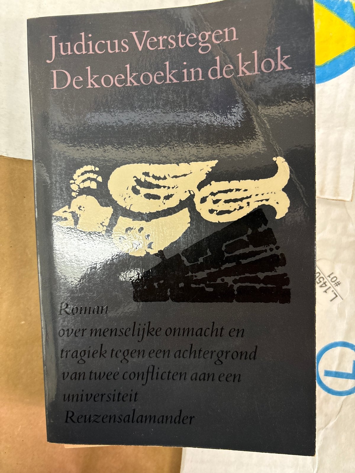 Judicus Verstegen - De koekoek in de klok, Boeken, Ophalen of Verzenden, Gelezen, Nederland