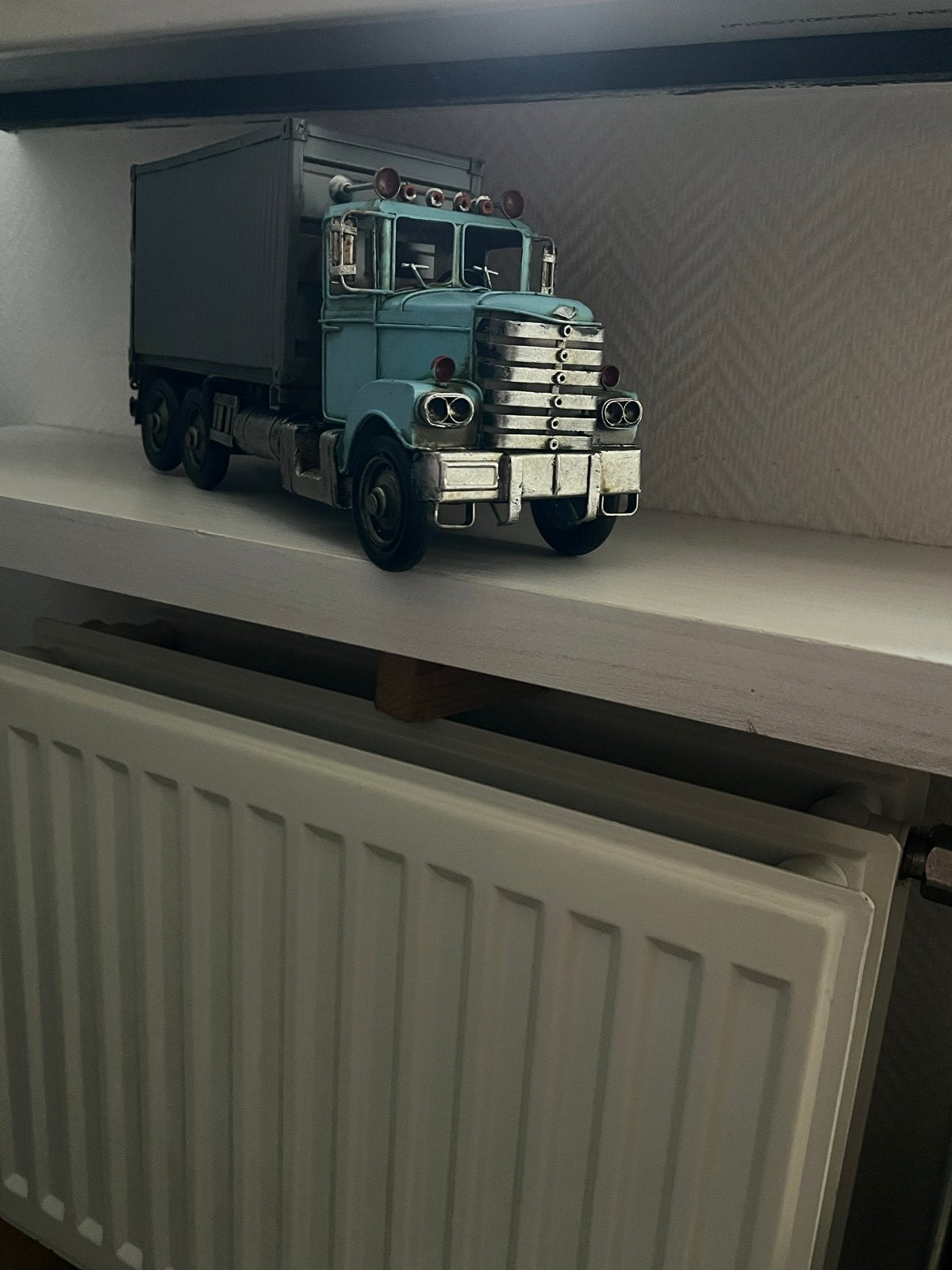 Decoratieve vrachtwagen model met container, Overige merken, Gebruikt, Groter dan 1:32, Ophalen of Verzenden