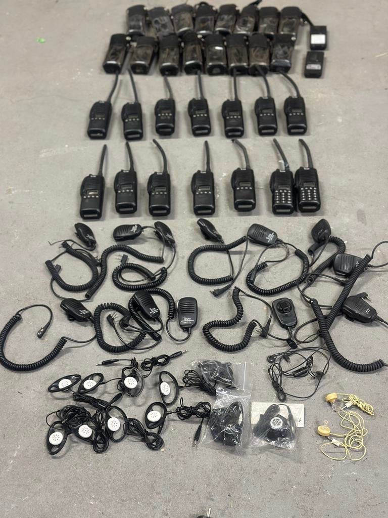 Komplete Icom portofoonset, Telecommunicatie, Gebruikt, Met broekklem, Ophalen of Verzenden, Portofoon of Walkie-talkie