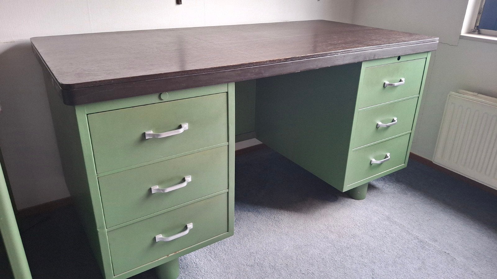 Vintage industrieel metalen bureau met houten blad, Ophalen, Groen, Gebruikt, Metaal