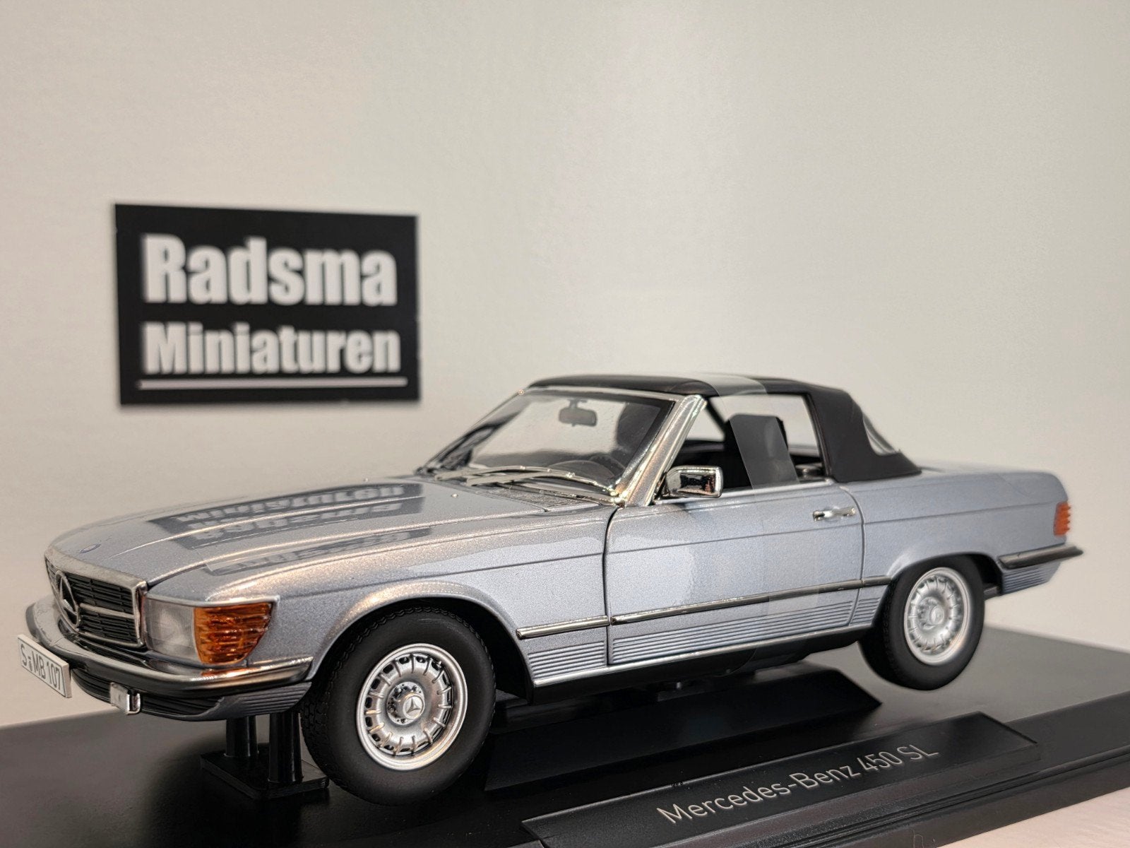 Mercedes-Benz 450 SL R107 - Silverblue metallic - 1:18 Norev, Hobby en Vrije tijd, Auto, Nieuw, Norev