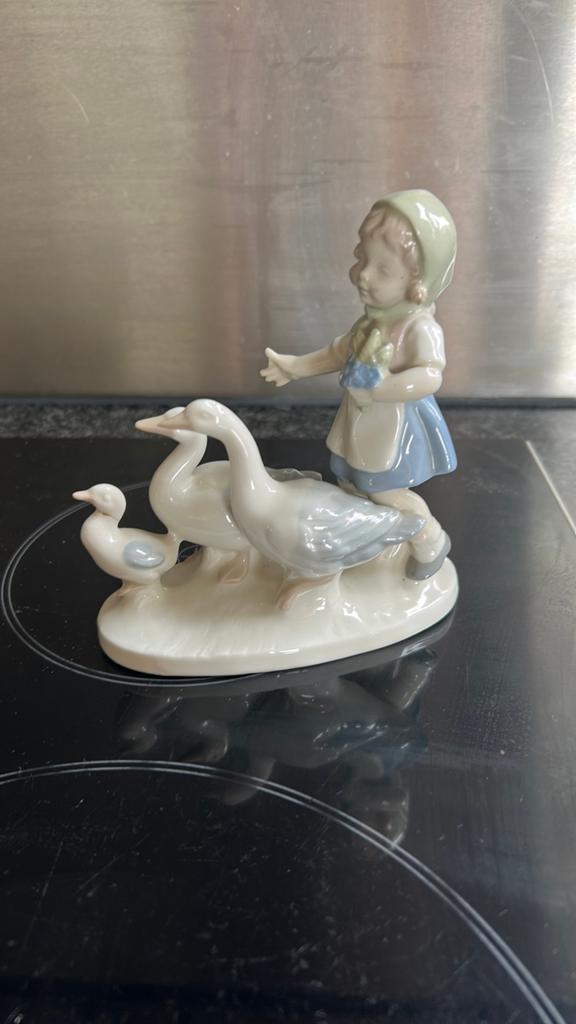 Lladro beeldje: Meisje met ganzen, Ophalen of Verzenden