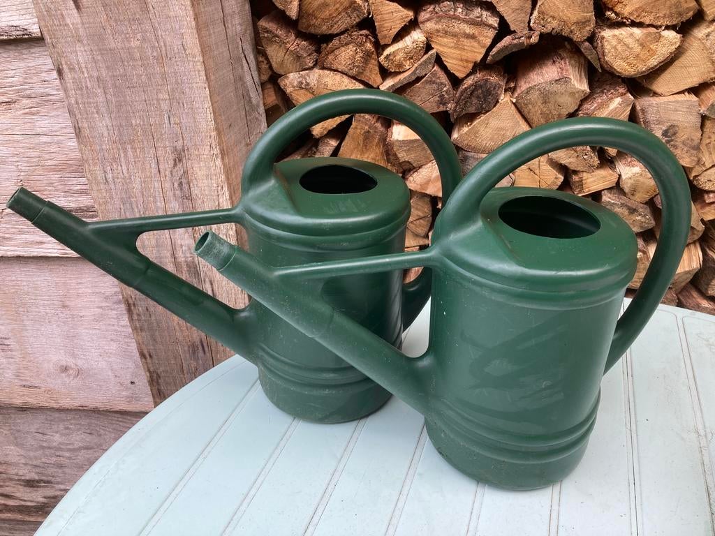 2 groene tuingieters 5L €2 per stuk, Ophalen, Gebruikt, Kunststof