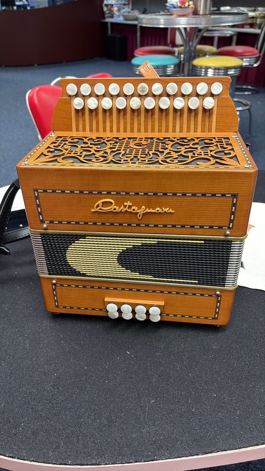 Castagnari Laura CF. Handmade reeds 1395€, Overige formaten, Zo goed als nieuw, Knopaccordeon, Ophalen