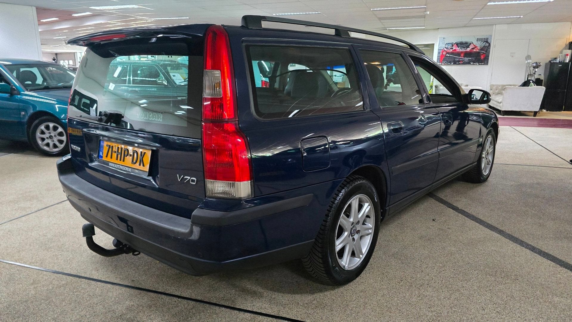 Volvo V70 2.4 Comfort Line Extreem goed onderhouden! 183.000, Auto's, Blauw, Leder en Stof, 129 €/maand, Onderhoudsboekje