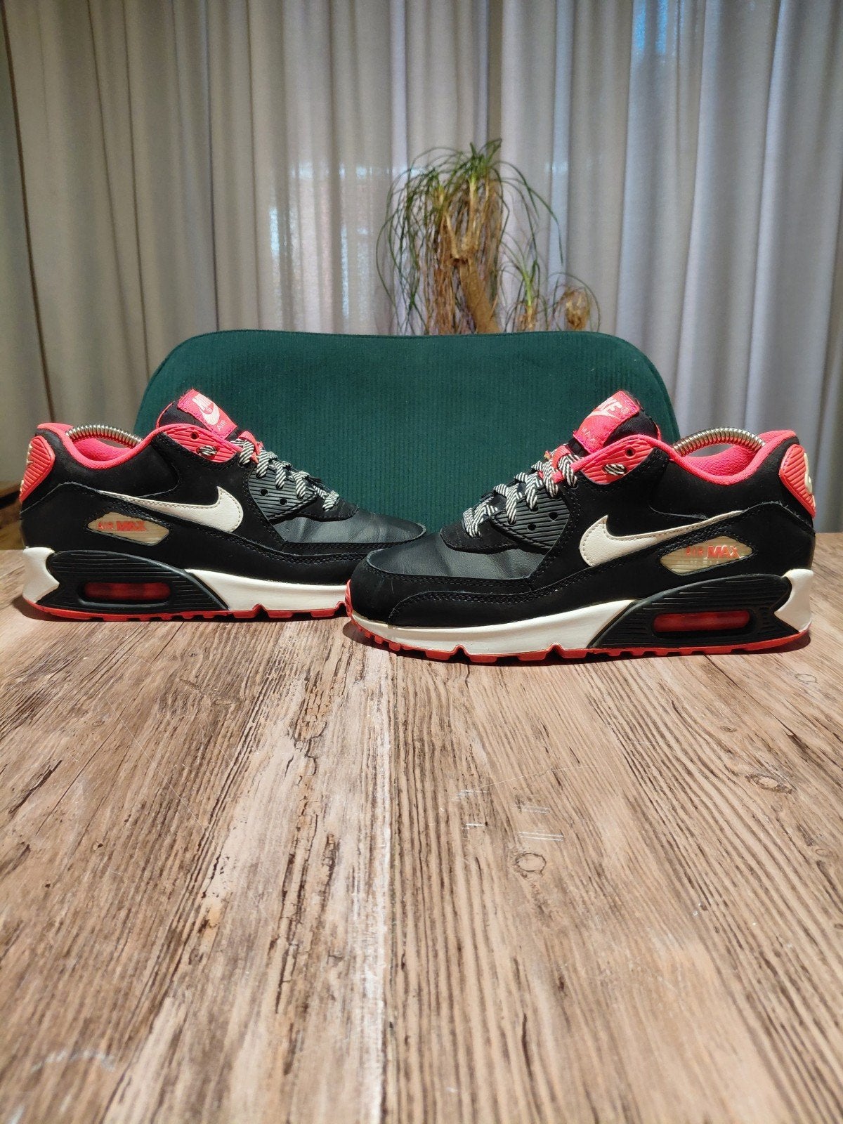 Nike Air Max 90 Leather 'Hyper Punch' Size 37,5, Zwart, Nike, Ophalen of Verzenden, Sneakers of Gympen