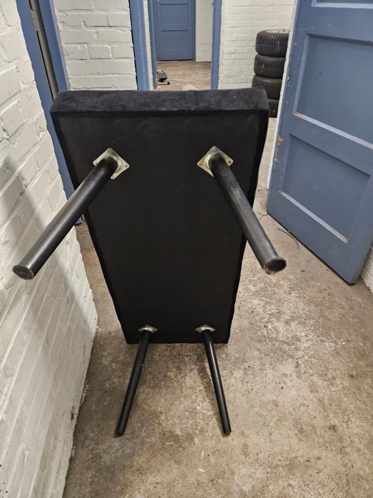 Zwart fluwelen bankje - Klein en stijlvol, Gebruikt, Minder dan 75 cm, Tweepersoons, Ophalen of Verzenden