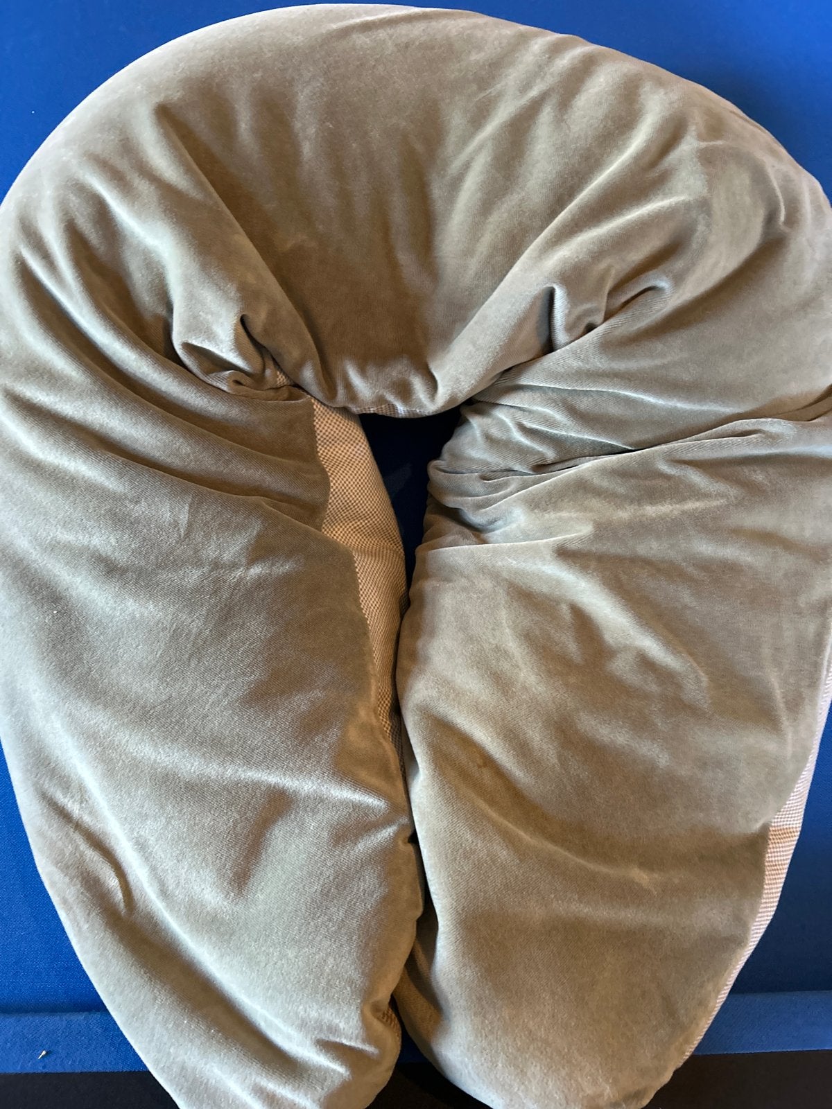 Comfortabel baby voedingskussen - Grijs velours, Ophalen of Verzenden, Gebruikt