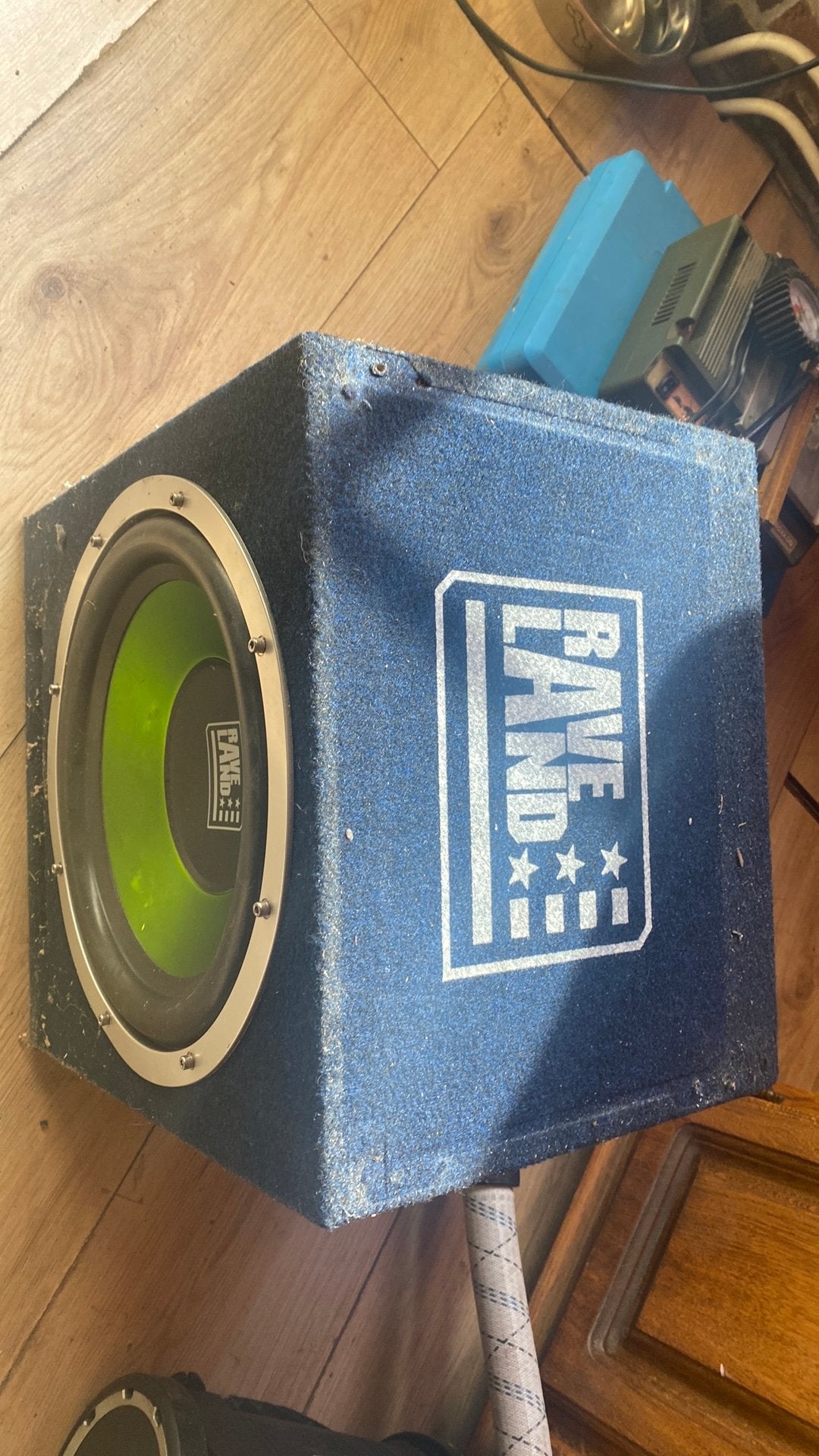 Subwoofer Raveland, Ophalen