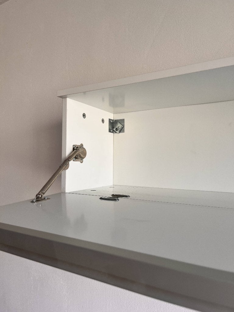 Foto 5 van Hoogglans witte hangkast met klepdeur – 180 cm