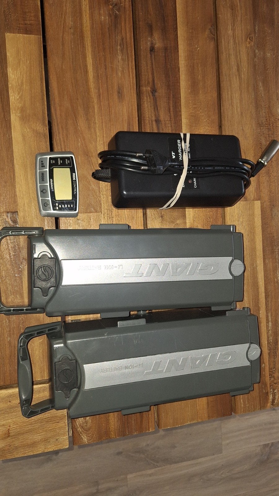 Giant Twist Accu's, Oplader en Display (mist batterijdeksel), Ophalen of Verzenden