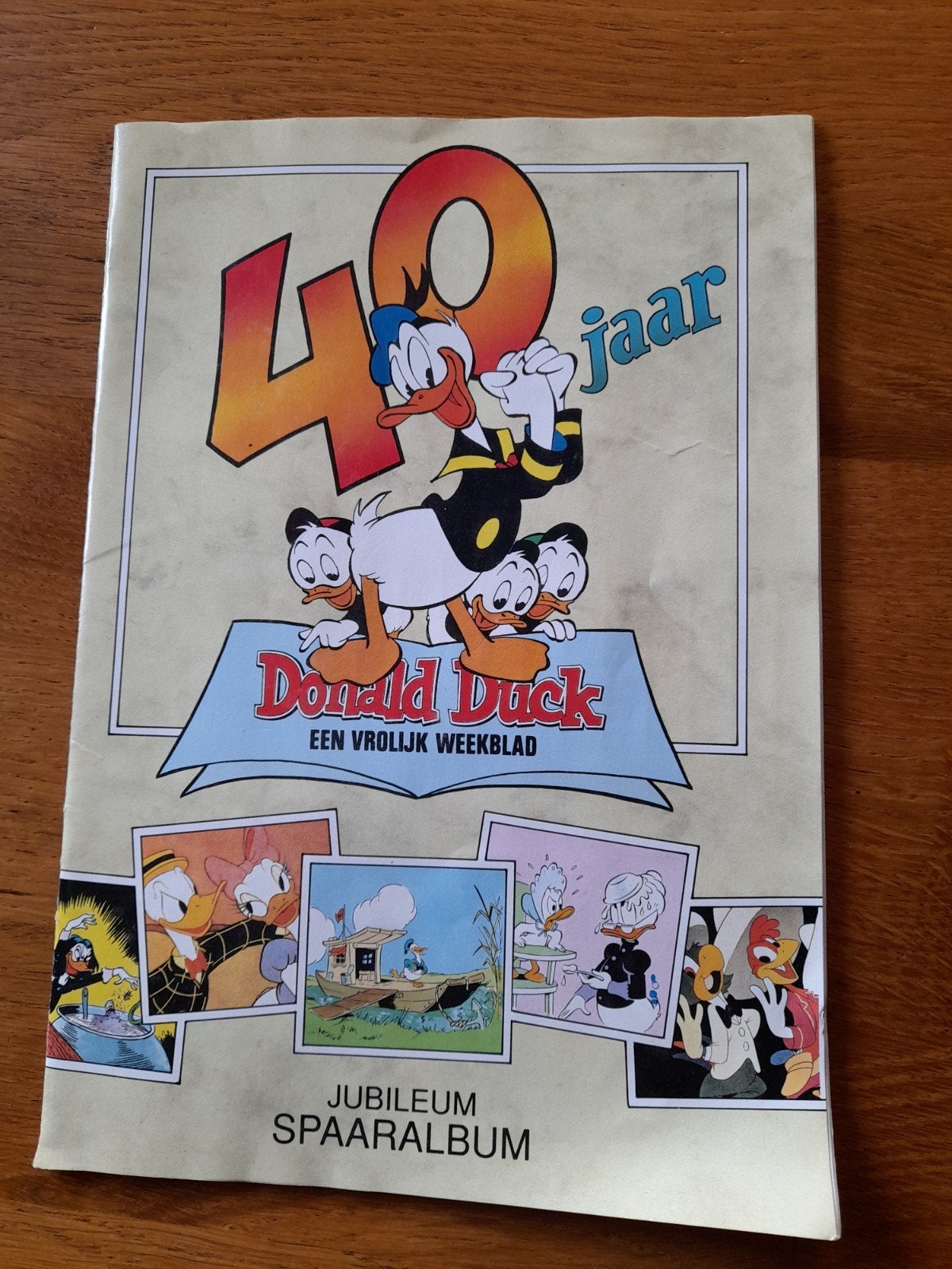 Donald Duck speciale uitgave met ingeplakte plaatjes, Boeken, Ophalen of Verzenden, Zo goed als nieuw