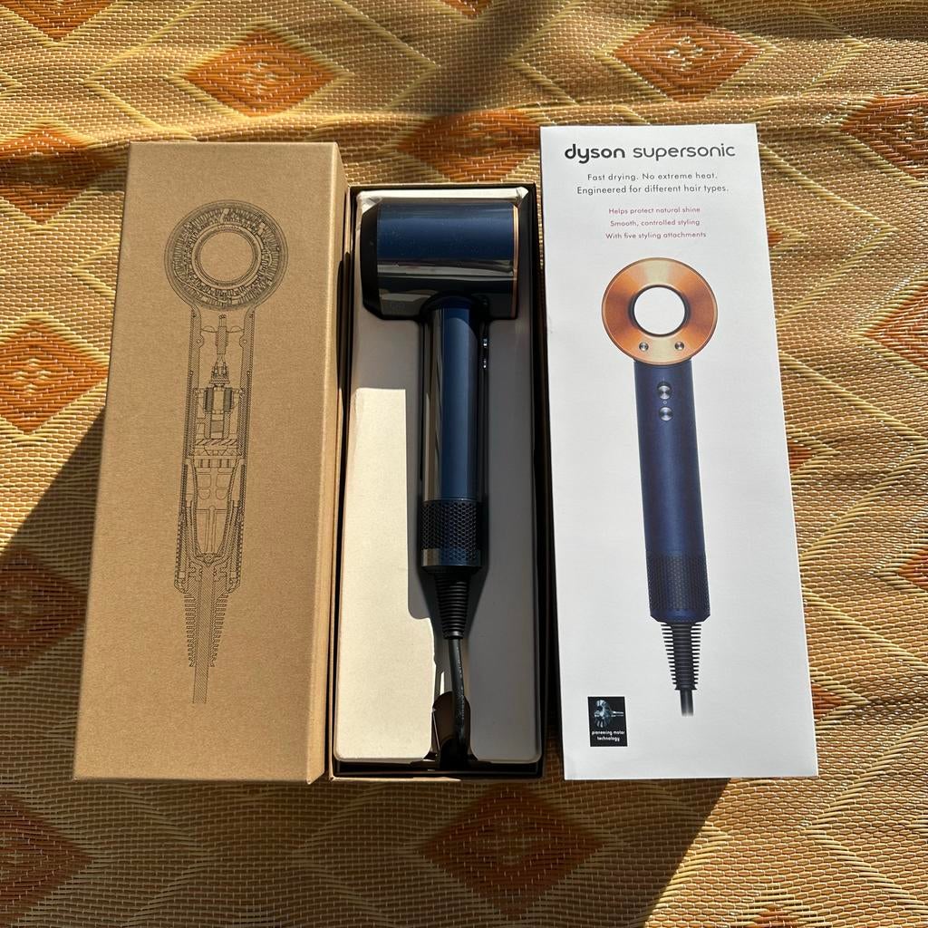 Dyson Supersonic Föhn - ongebruikt met accessoires, Ophalen of Verzenden, Nieuw, Föhn of Haardroger