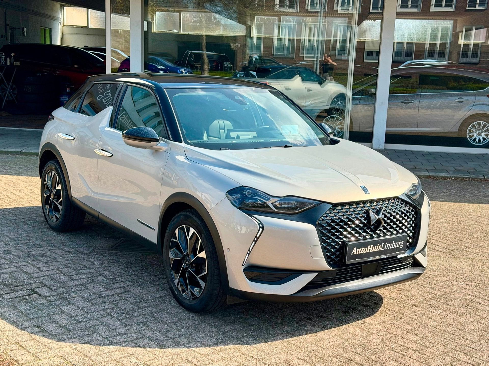 DS 3 Crossback 1.2 PureTech Louvre|Camera|Leer|Nav|CarPlay|U, Auto's, Dealer onderhouden, Gebruikt, 1199 cc, Automatische klimaatregeling