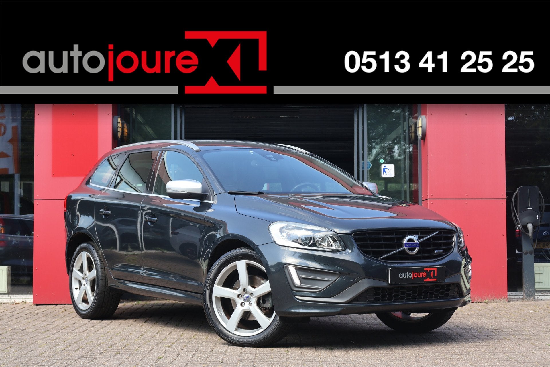 Volvo XC60 2.4 D5 AWD R-Design | Origineel NL | Leder | Trek, Auto's, Volvo, Automaat, Gebruikt, Zwart, 197 €/maand