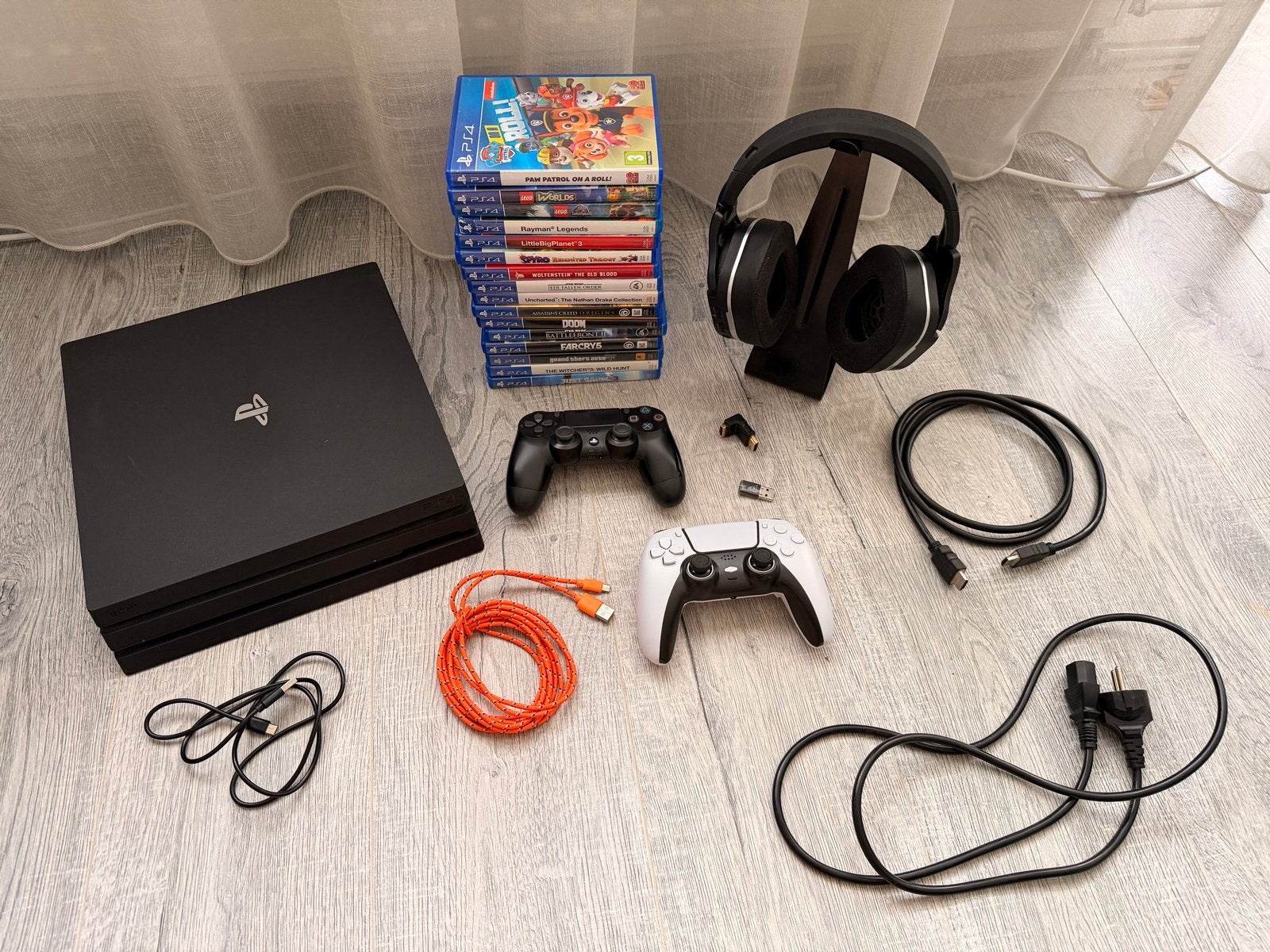 PlayStation 4 Pro bundel - 2 controllers, headset + 16 games, Met 2 controllers, Ophalen of Verzenden, Pro, Gebruikt