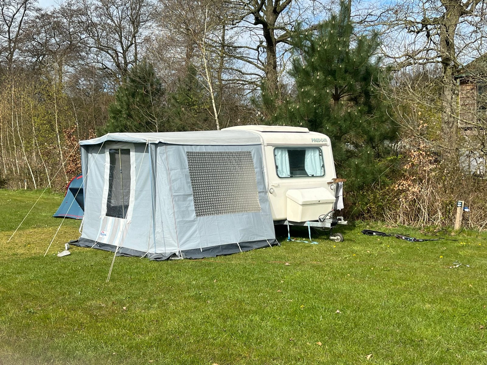 Predom N126D hefdakcaravan (1993) –instapklaar, Rondzit, Predom, Tot en met 2, Omvormbare zithoek