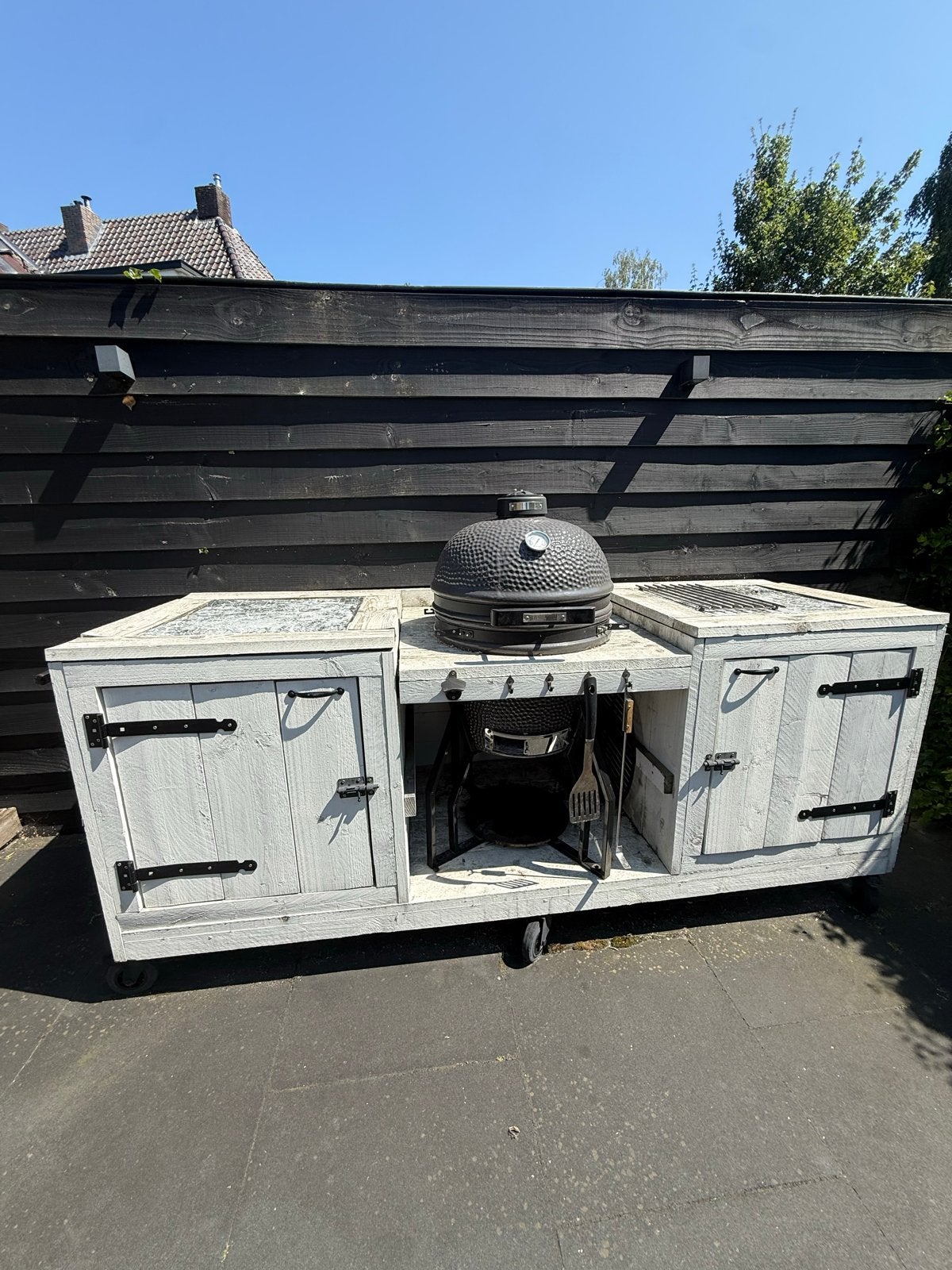 Buitenkeuken op wielen inclusief GrillGuru Large kamado, Ophalen, Gebruikt, Houtskool, Vrijstaand