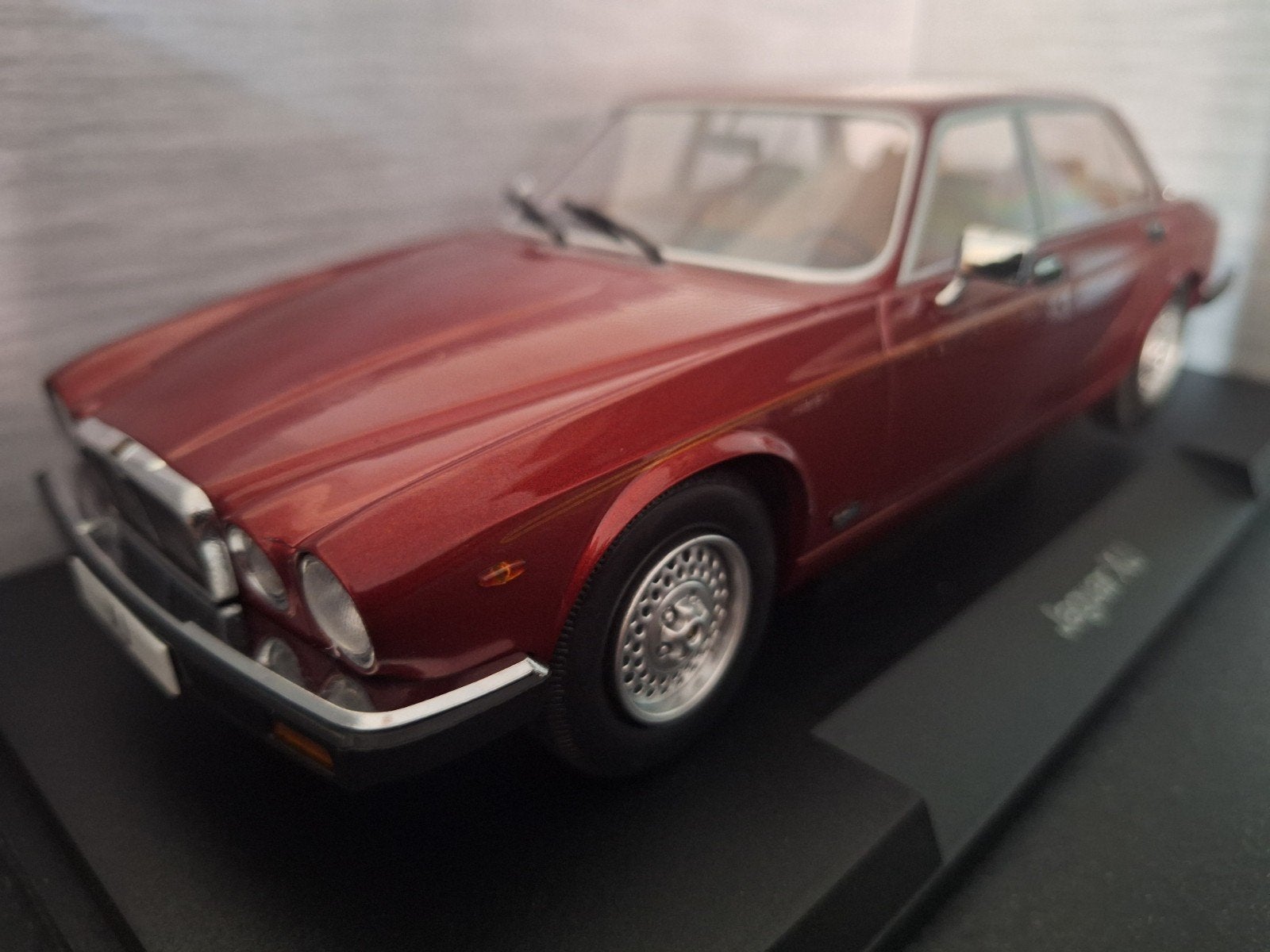 Jaguar XJ Series III Schaal 1:18, Hobby en Vrije tijd, Modelauto's | 1:18, Overige merken, MCG, Nieuw, Ophalen of Verzenden