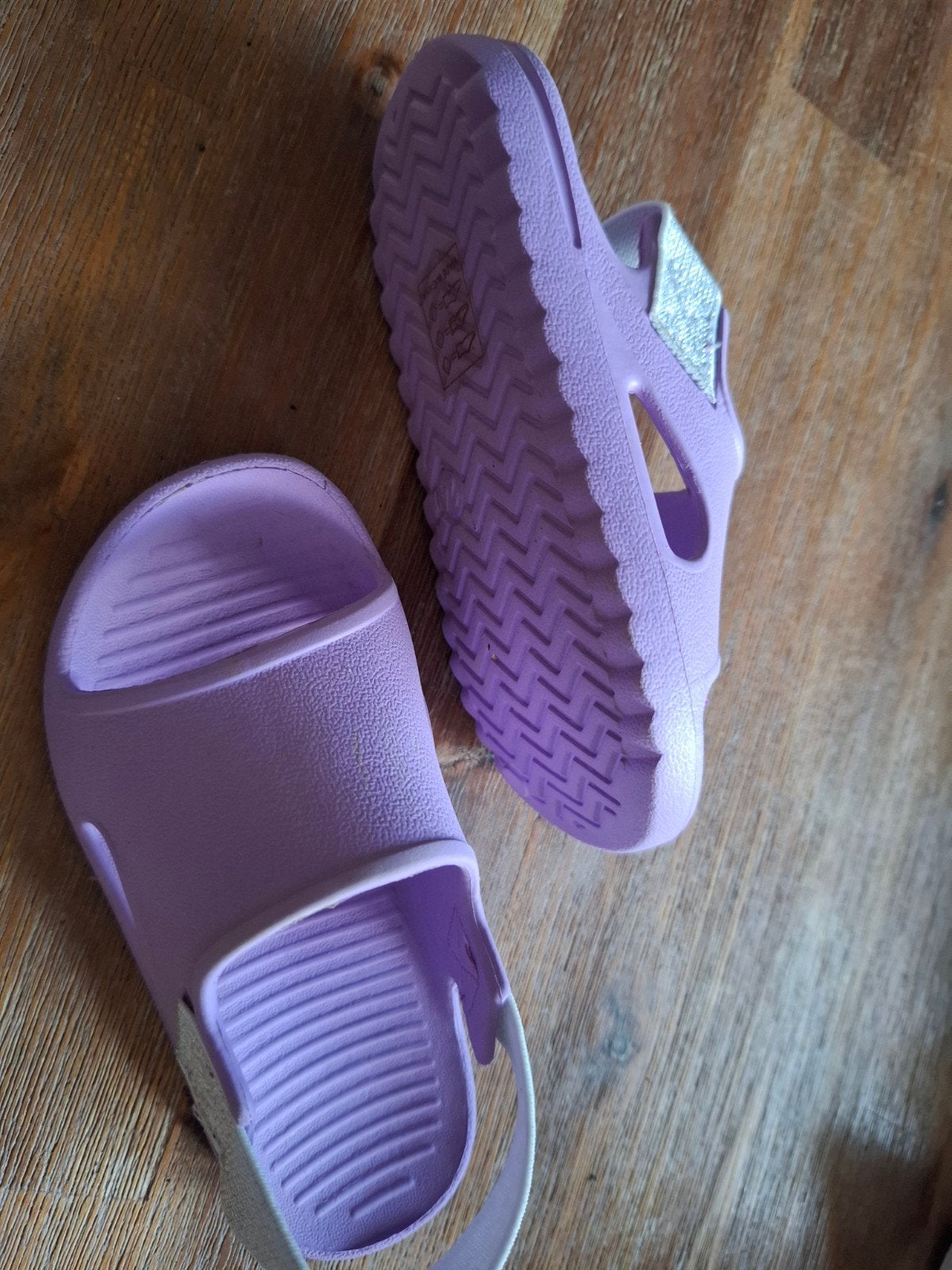 Paarse badslippers voor kinderen maat 24, Gebruikt, Meisje, Schoenen, Ophalen of Verzenden