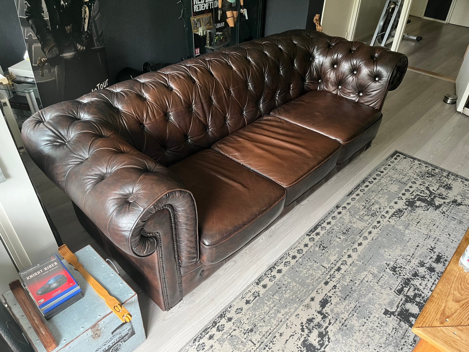Ik bied hier aan een nette chesterfield 3 zits bank, Ophalen, Driepersoons, 200 tot 250 cm, Leer