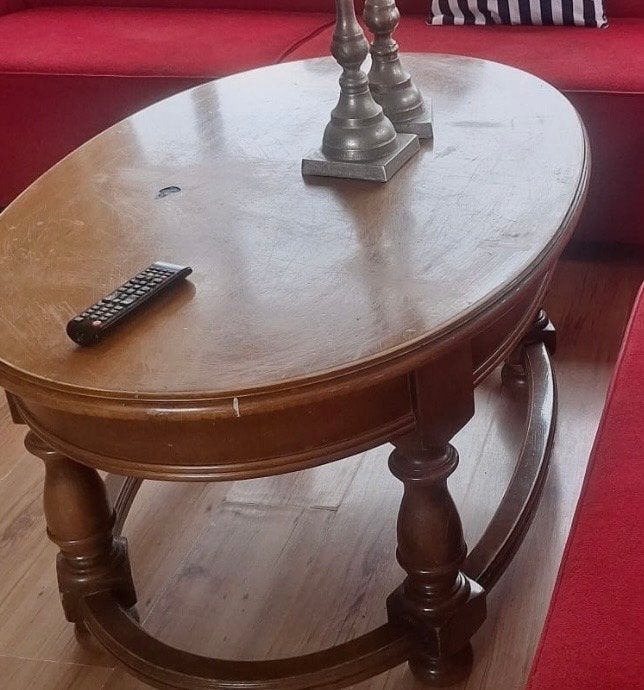 Ovale houten salontafel met klassieke uitstraling, 50 – 75, Gebruikt, 100 tot 150 cm, Ovaal