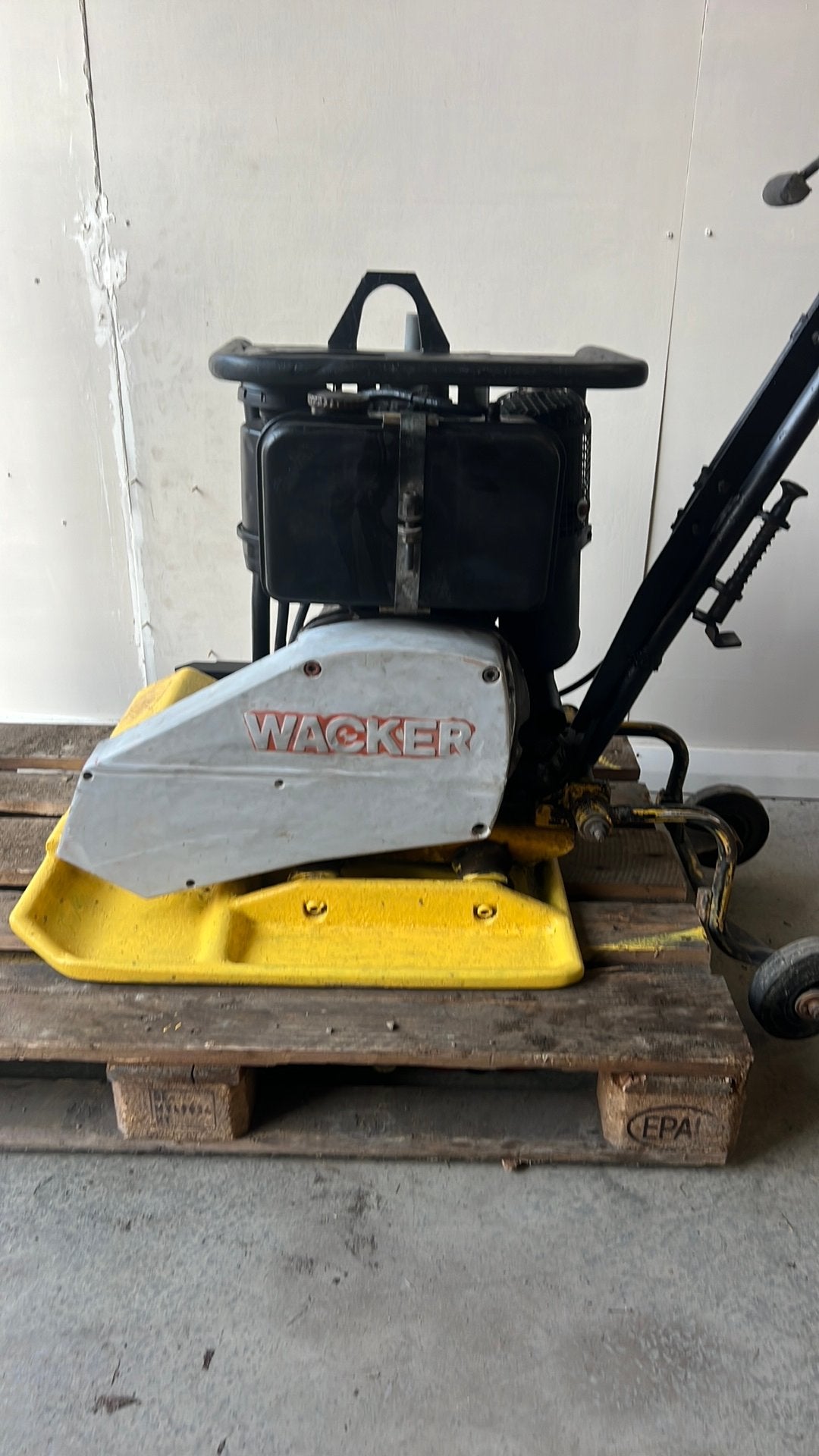 Wacker diesel trilplaat, Ophalen