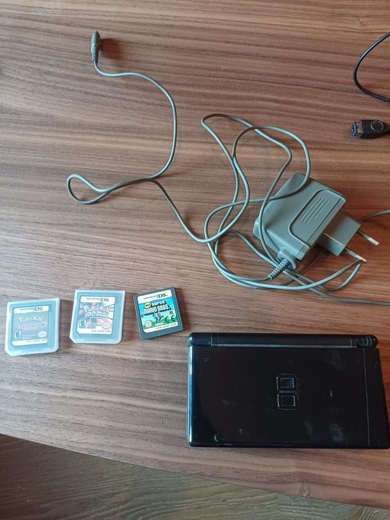 Nintendo DS Lite met diverse spellen waaronder Pokémon, Spelcomputers en Games, Ophalen of Verzenden, Zo goed als nieuw, DS Lite
