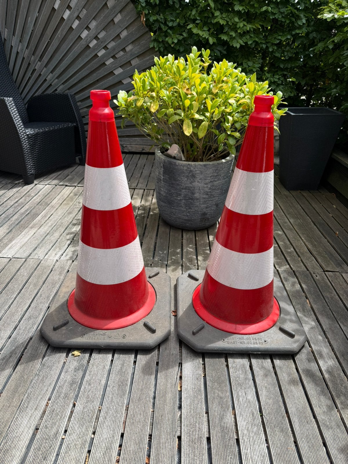2 Verkeers Pionnen/Kegels. 75 cm hoog, Ophalen