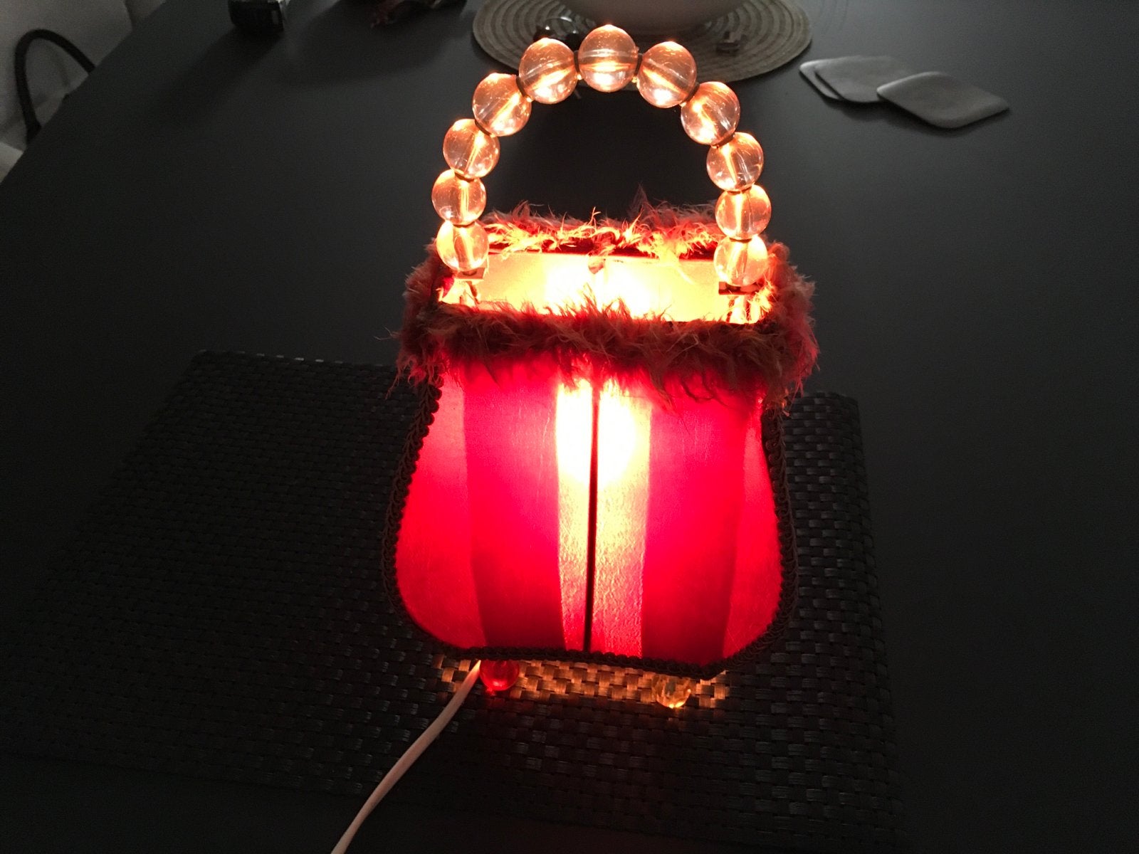 Unieke vintage tafellamp 'purse lamp' met kralen handvat, Ophalen of Verzenden