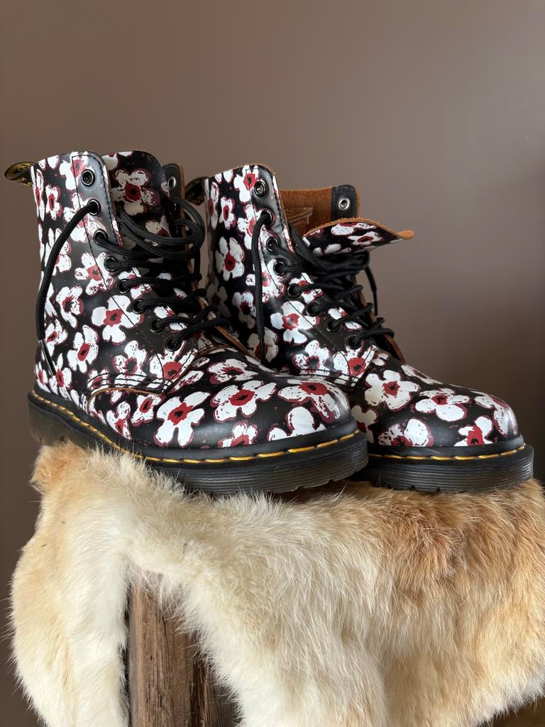 Dr. Martens bloemenprint maat 38 - Zo goed als nieuw, Kleding | Dames, Schoenen, Zwart, Overige typen, Ophalen of Verzenden, Zo goed als nieuw