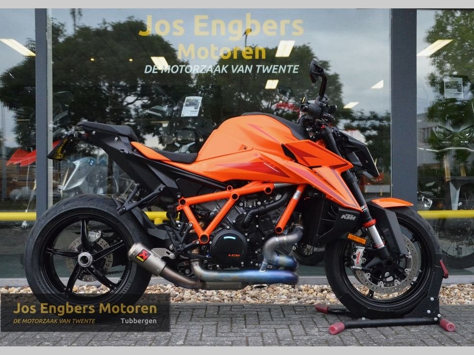 KTM 1390 SUPER DUKE R / 2024 / Full Akrapovic / 1e eig. / NL, 2 cilinders, KTM, Bedrijf, Onbekend