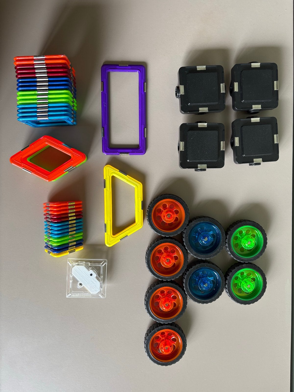 Magnetisch bouwspeelgoed met wielen en blokken, Ophalen of Verzenden, Gebruikt, Overige merken