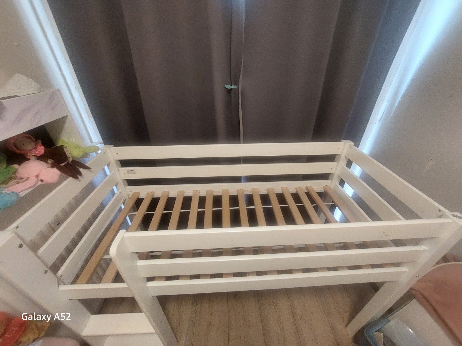 Wit halfhoogslaper bed met lattenbodem, Gebruikt, Eenpersoons, Ophalen of Verzenden, 90 cm