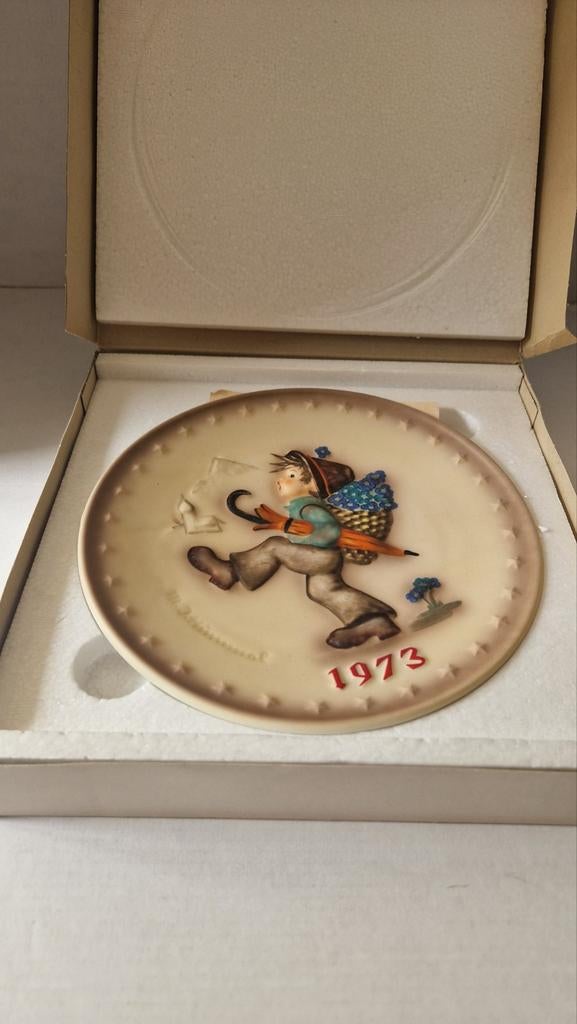 M.J. Hummel jaarbord 1973 Goebel – compleet in doos + papier, Ophalen of Verzenden