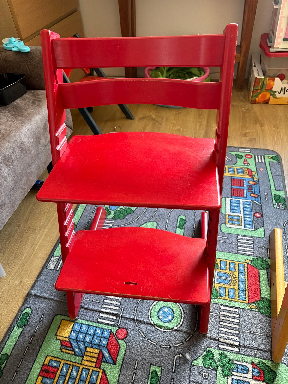 Stokke Tripp Trapp kinderstoel rood met kussens, Ophalen, Gebruikt, Meegroeistoel, Aanschuifbaar