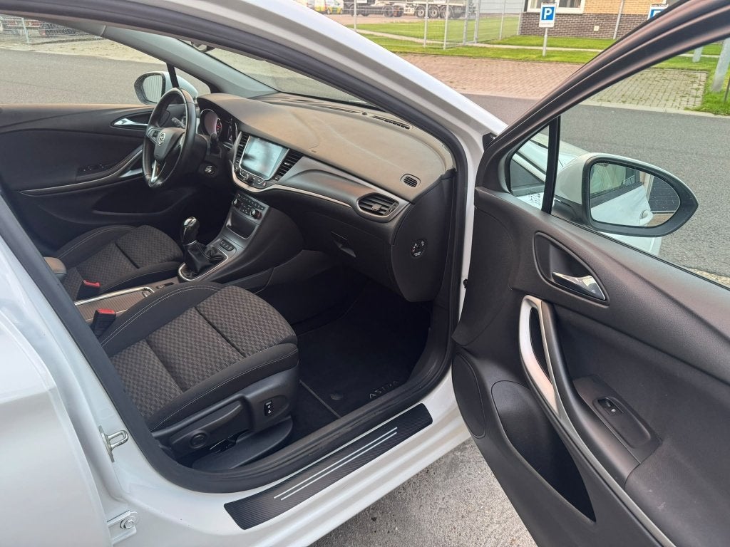 Foto 18 van Opel Astra 1.0 Turbo  Sports Tourer 2017 Wit Airco| trekhaak