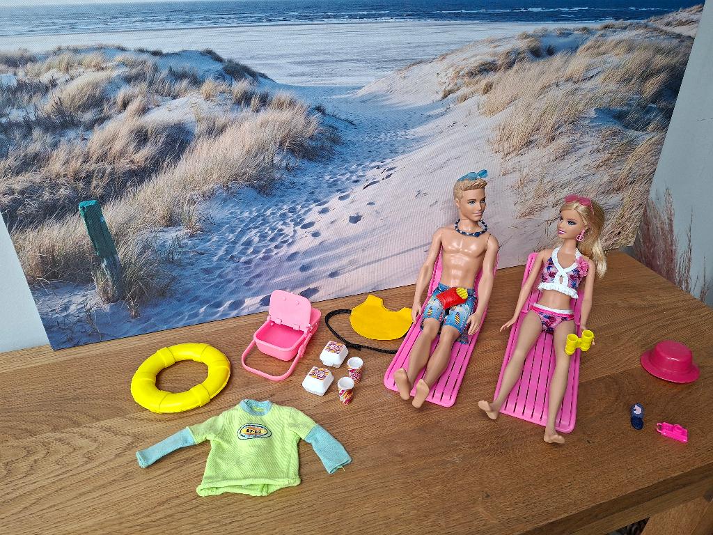 surf en beach barbie en strand Ken man met strandstoelen, Ophalen of Verzenden, Zo goed als nieuw, Barbie