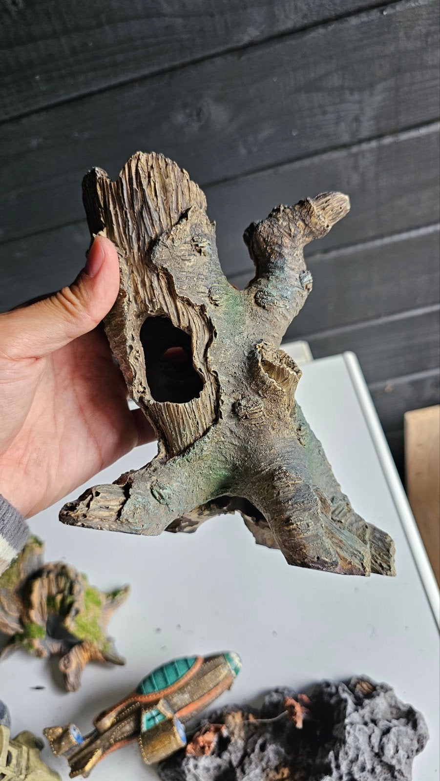 Aquarium decoratie set – Boomstronk, huisje, vliegtuigwrak, Ophalen of Verzenden, Gebruikt, Overige typen