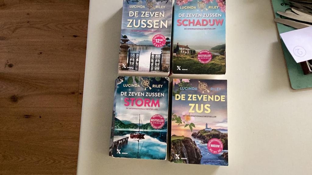 BOEK: aerie de 7 zussen 4 delen E13,00 ps.ZEVENDE ZUS E17,00, Boeken, Ophalen of Verzenden, Nieuw