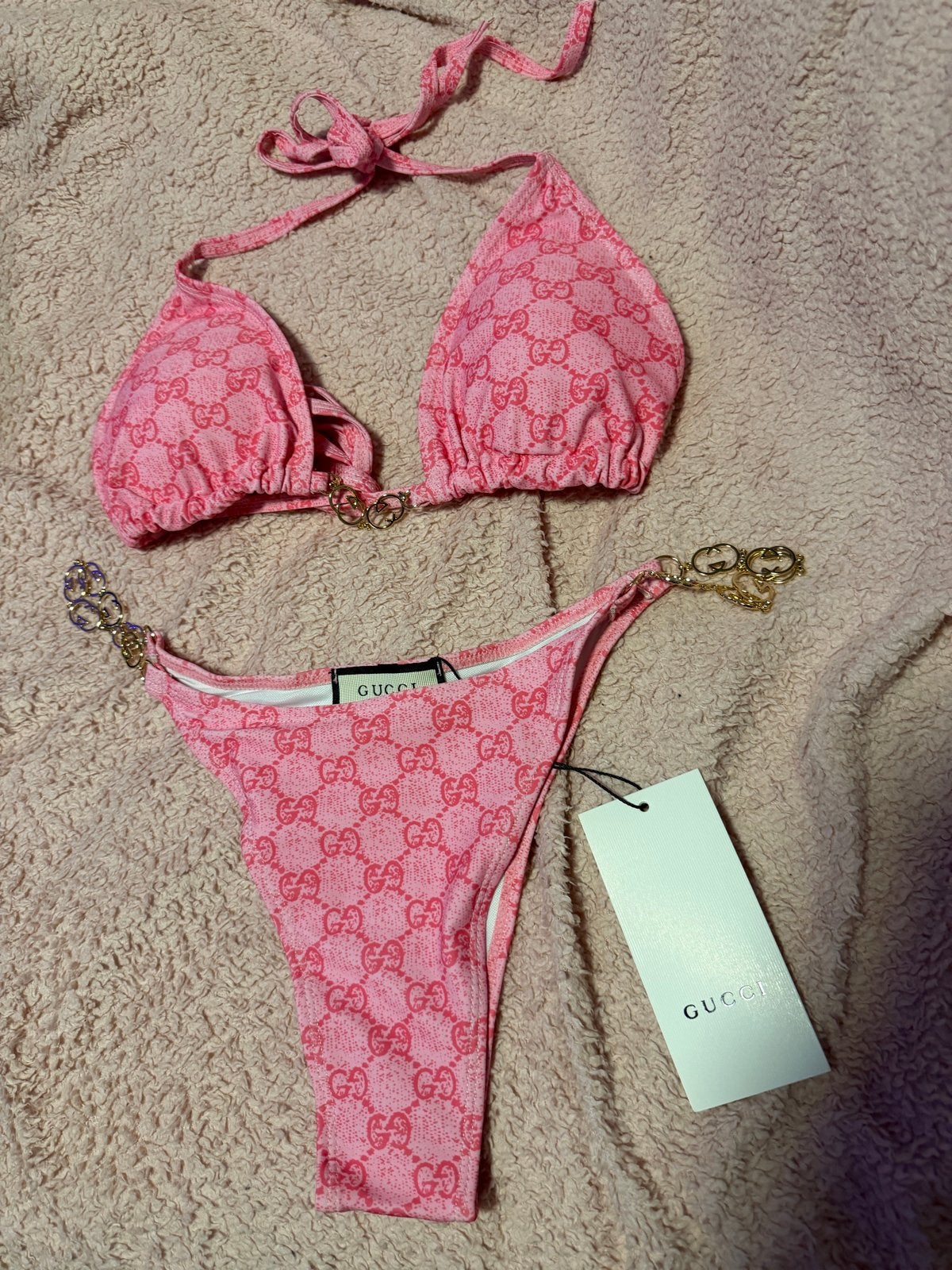 Roze Gucci Bikini met GG-patroon en gouden kettingdetails, Ophalen of Verzenden, Nieuw, Roze, Bikini