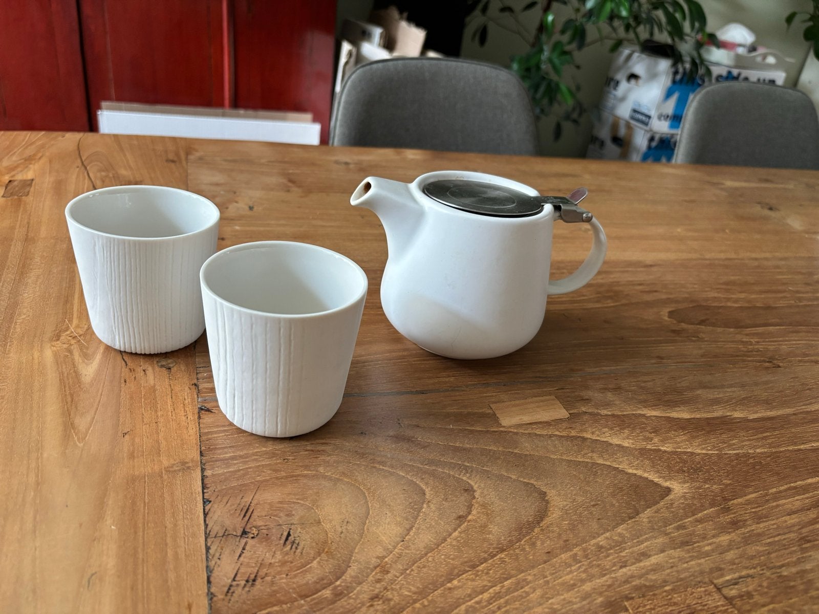 Maxwell & Williams TINT theepot met 2 kopjes, Ophalen of Verzenden, Zo goed als nieuw, Aardewerk, Kop(pen) en/of Schotel(s)