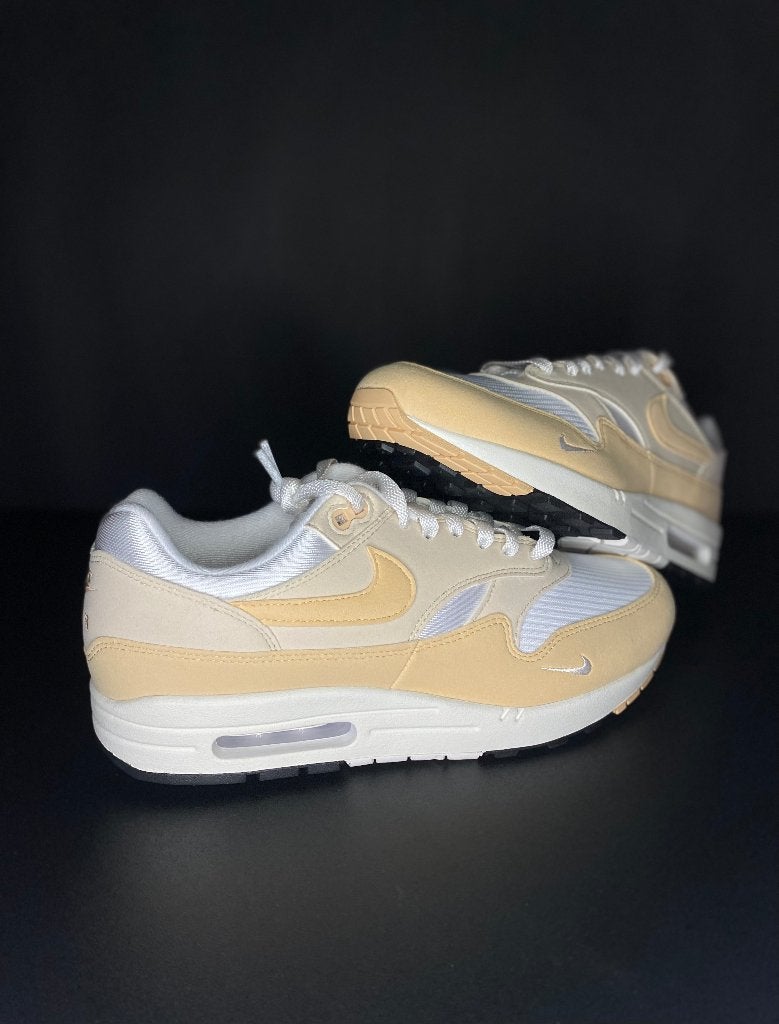 NIKE AIR MAX 1 ‘87 LIGHT OREWOOD BROWN - maat 43, Kleding | Dames, Schoenen, Overige kleuren, Nike, Nieuw, Ophalen of Verzenden