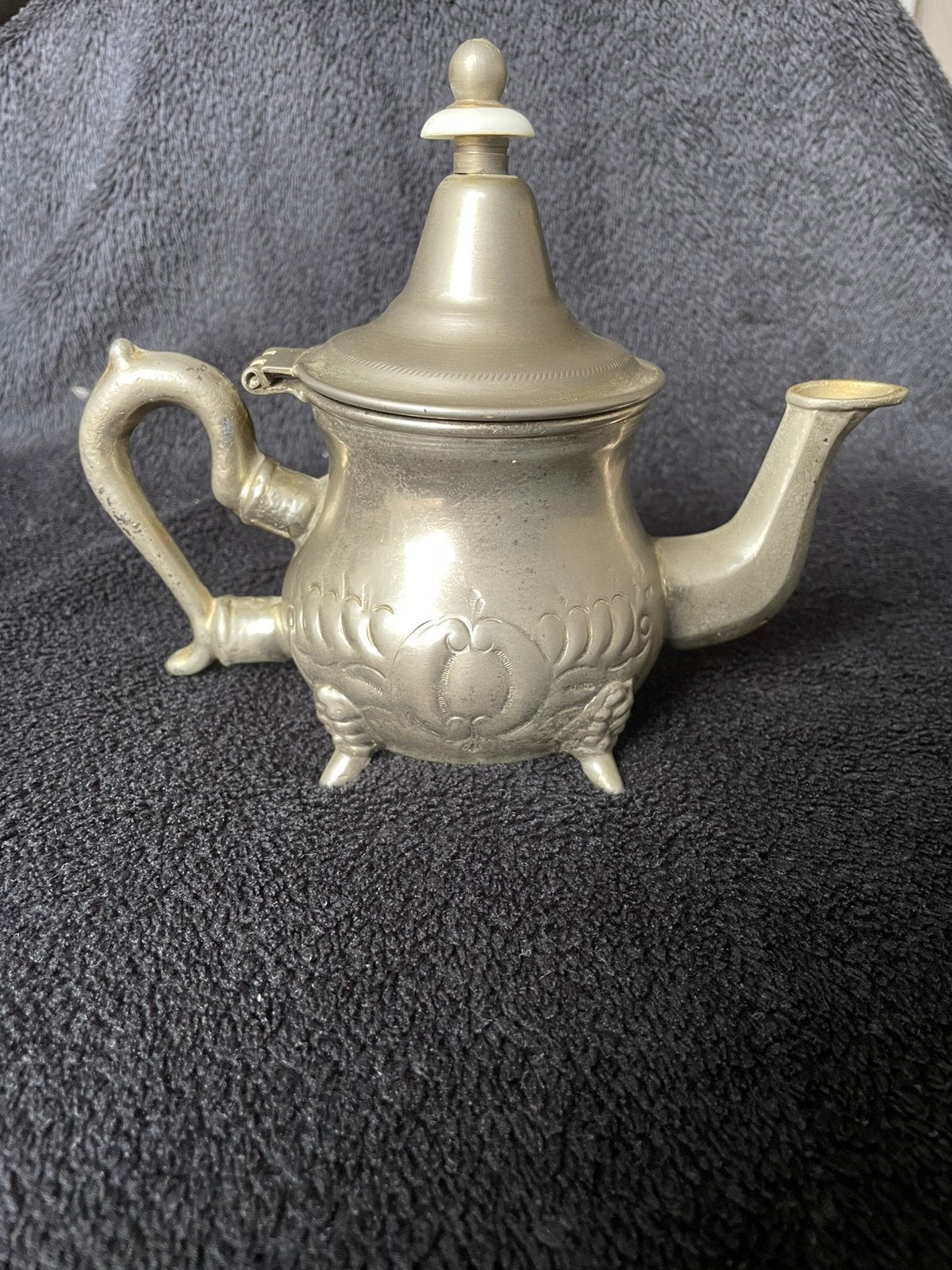 MAROKKAANSE THEEPOT – M. BRAHIM – MET ARABISCHE INSCRIPTIE, Ophalen of Verzenden