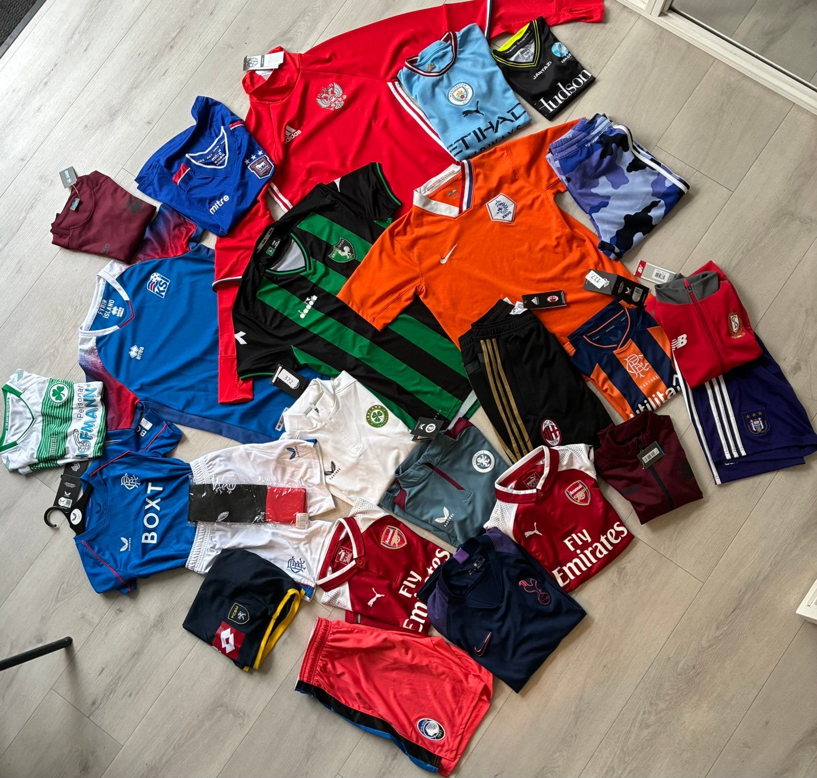 Partij voetbalkleding kinder maten, Ophalen of Verzenden, Zo goed als nieuw